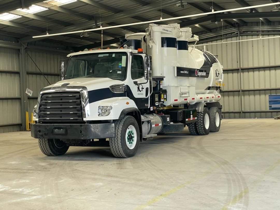 Camion diesel en taller para revision tecnica en la Region de Valparaiso